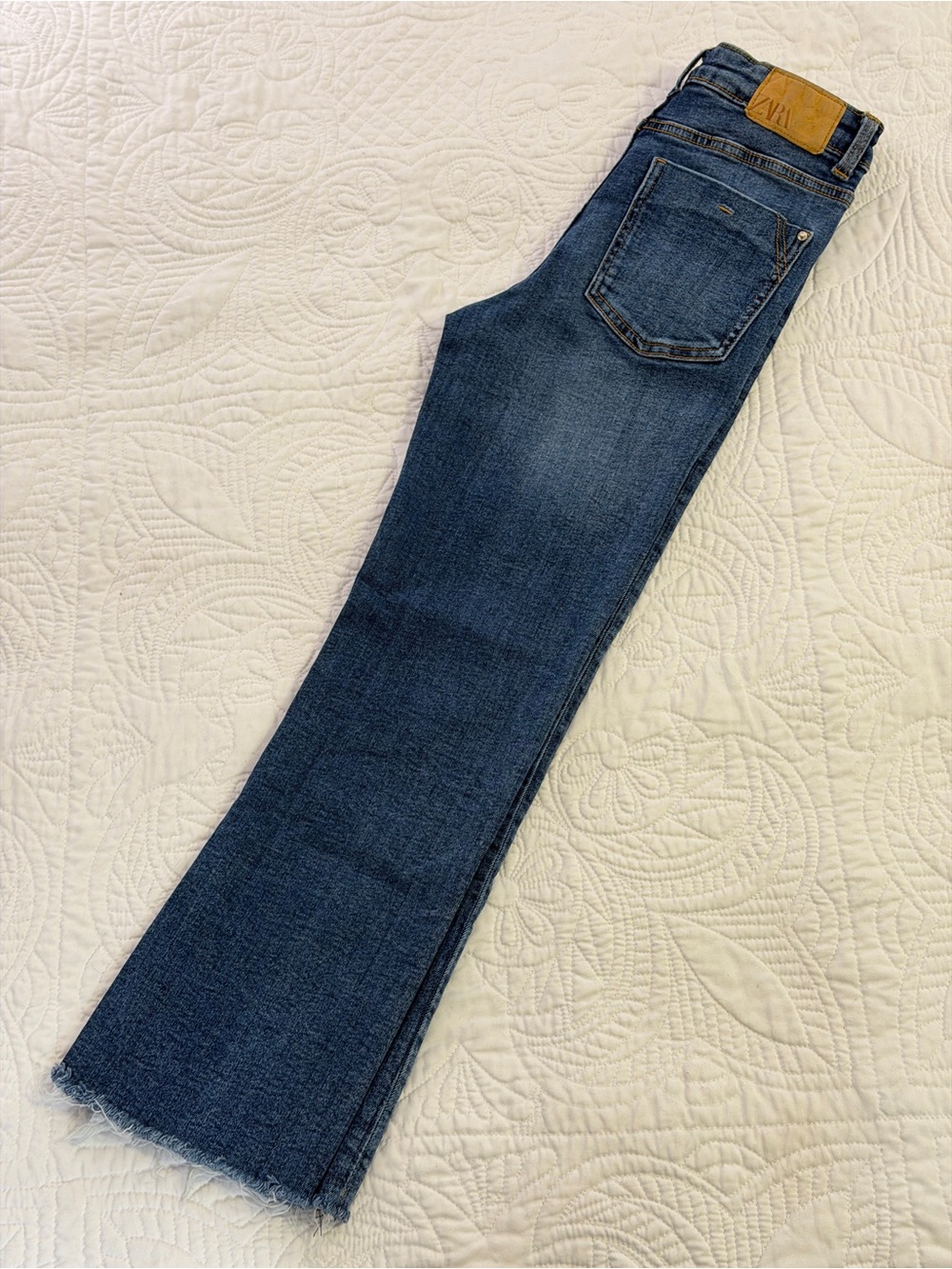 ZARA Raw Edged Bottom Jeans, Cropped/Ankle, Size 2, Inseam 24"